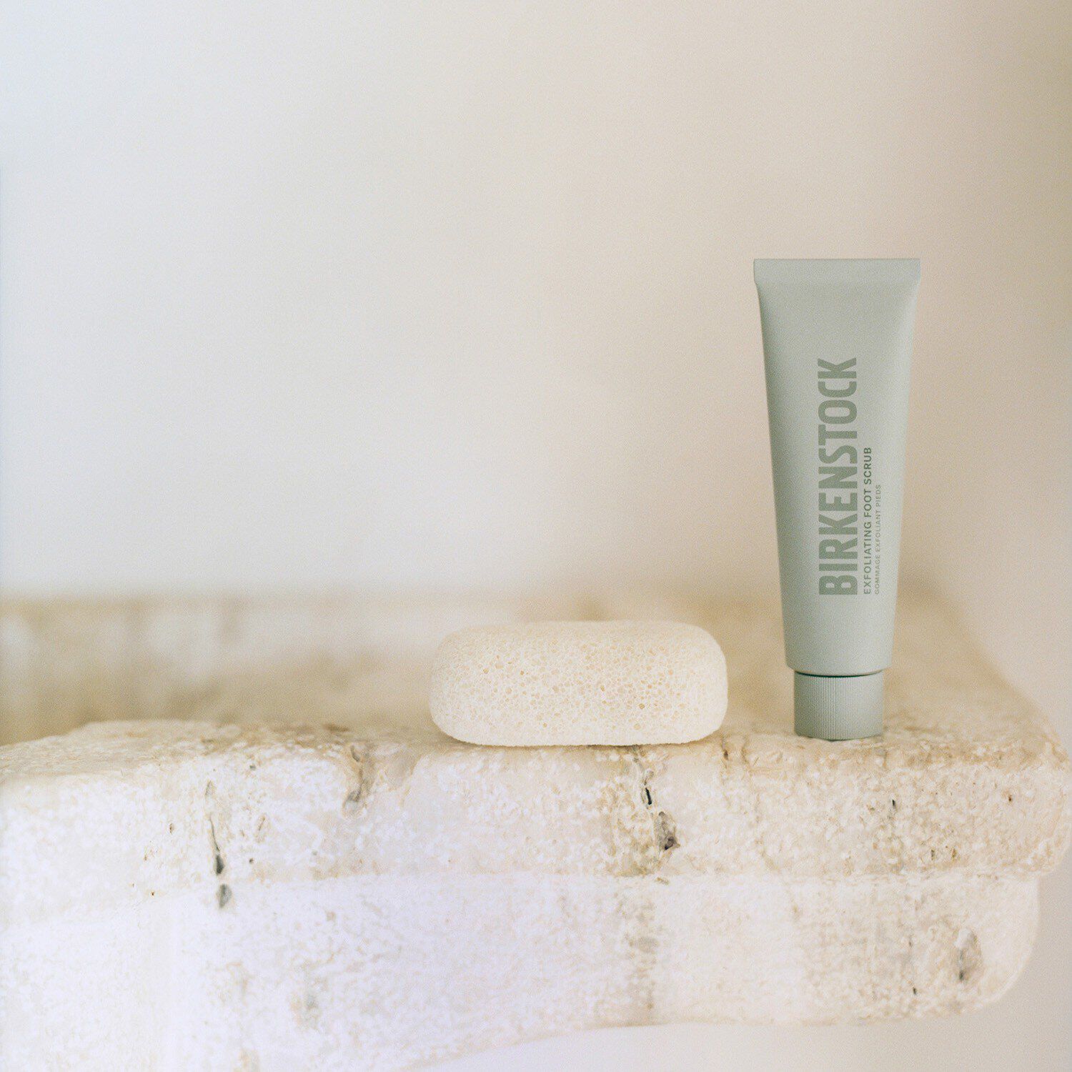 Exfolierande fotskrub